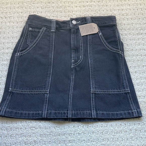 Levi’s NWT Denim Carpenter Skirt in Black Size 29 NEW - Picture 2 of 13